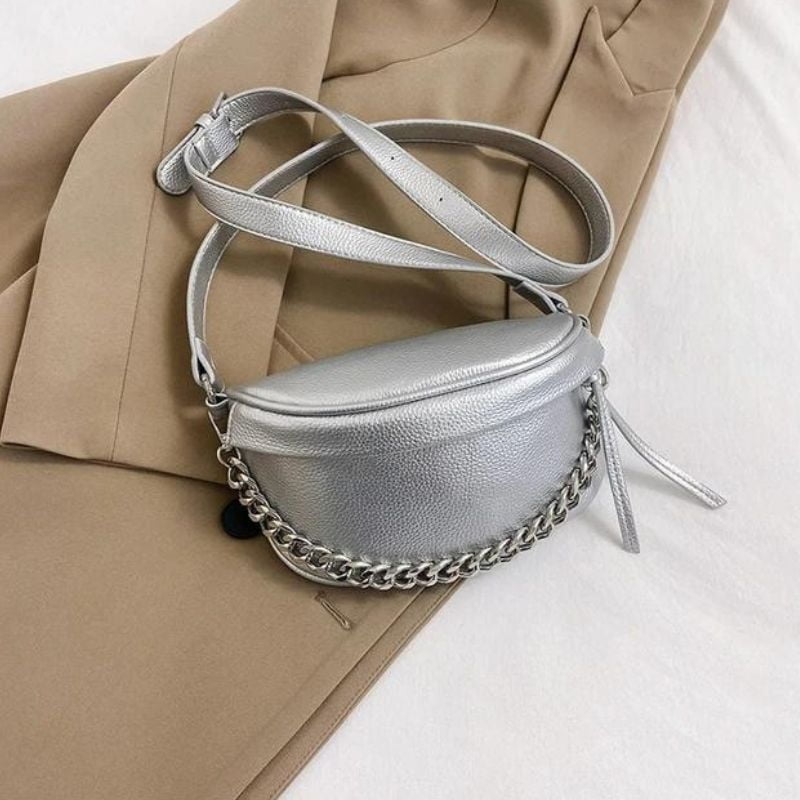 riñonera plateada para mujer