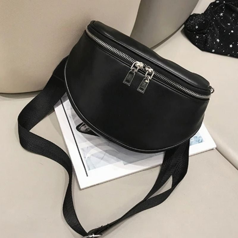 Riñonera de charol negro